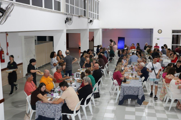<p>Evento reuniu associados e familiares para uma noite de pizzas, homenagens ao Dia das M&atilde;es e momentos de integra&ccedil;&atilde;o.</p>