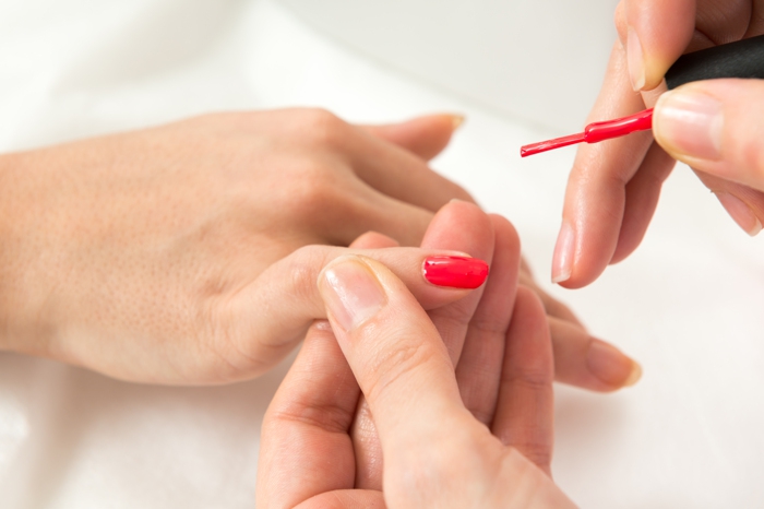 <p>A ASJJ est&aacute; oferecendo servi&ccedil;os de manicure e pedicure. Profissional CILENE.</p>